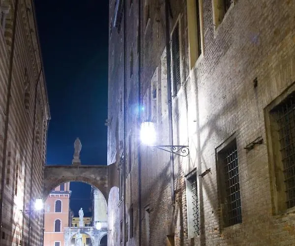 Arena Centro Апартаменты Верона